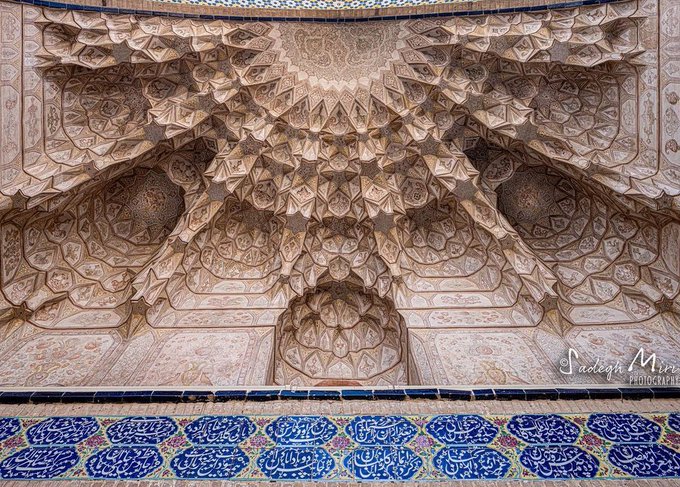 مقرنس‌کاری ورودی مسجد آقابزرگ +عکس