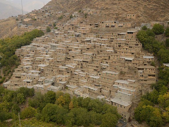 نظم عجیب خانه‌ها در روستای دولاب+عکس