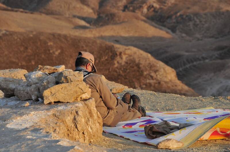تصویر دیدنی از خلوت سردار شهید قاسم سلیمانی+عکس