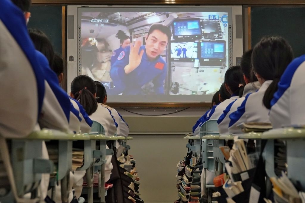 چین کلاس فضایی برای دانش آموز خود گذاشت+عکس