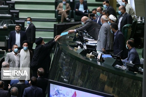 رئیسی لایحه بودجه را تقدیم مجلس کرد+عکس