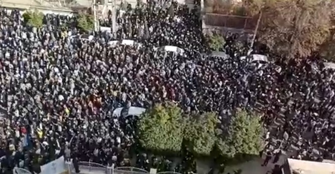 تصویر باورنکردنی از تجمع اعتراضی معلمان در فارس+عکس