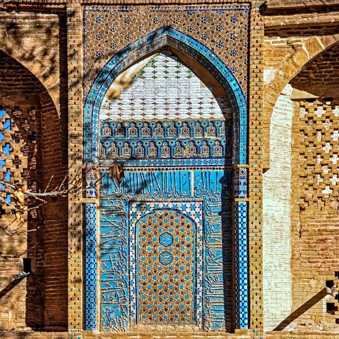 کتیبه‌ای زیبا بر دیوار آرامگاه شیخ عبدالصمد+عکس