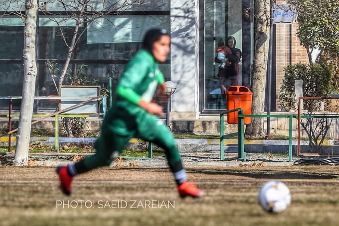تصویر زیبا از فوتبالیست زن ایرانی +عکس