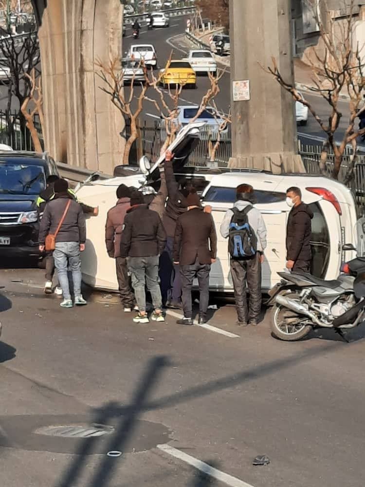 واژگونی خودرو چند ساعت پیش در تهران+عکس