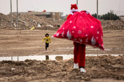 ذوق زدگی کودک عراقی از هدیه بابانوئل+عکس