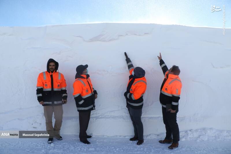 اندازه گیری برف ۲ متری در هشترود+عکس