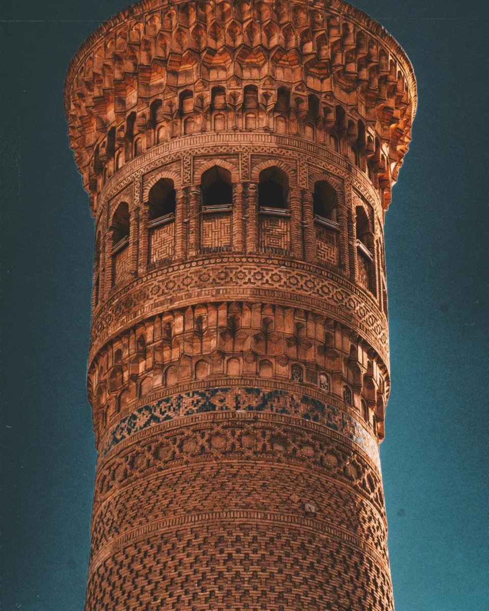 معماری باشکوه مناره کلان بخارا+عکس