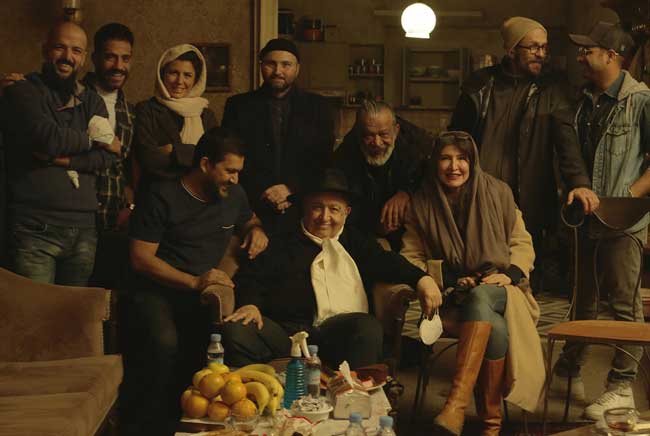 عکس یادگاری حامد بهداد و لیلا حاتمی با کارگردان معروف