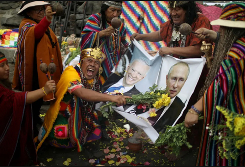 تصویر پوتین و رئیس جمهور آمریکا در دست جادوگران+عکس