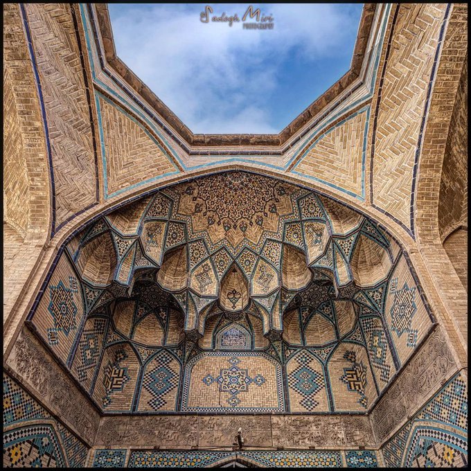 مقرنس‌های زیبای سردر آب‌انبار حاج سید حسین صباغ+عکس