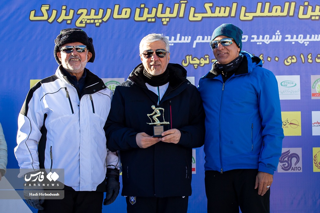 اهدای نشان اسکی به وزیر ورزش ایران در مسابقات آلپاین+عکس