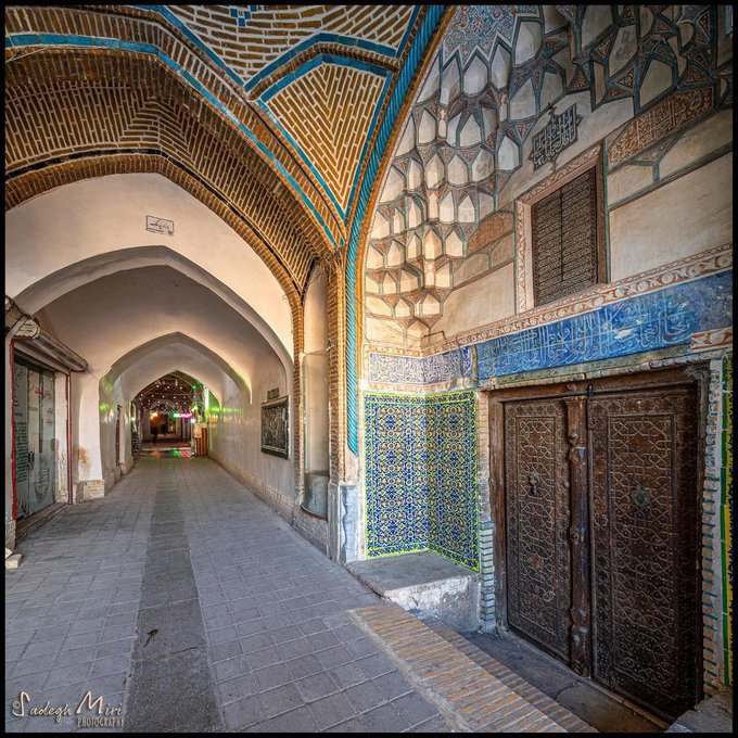 تزئینات ورودی مسجد تبریزی‌های بازار کاشان+عکس