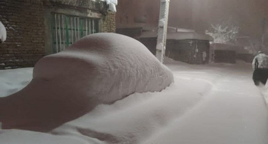 مدفون شدن خودروها زیر برف کردستان+عکس