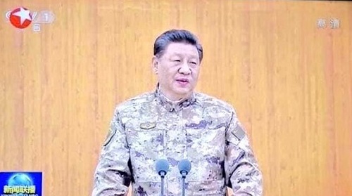 رئیس جمهور چین با لباس نظامی آمریکا را تهدید کرد+عکس