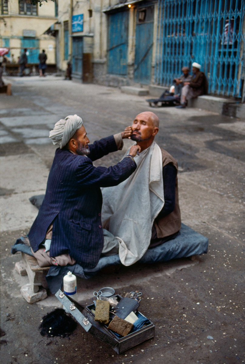 آرایشگر خیابانی در کابل+عکس