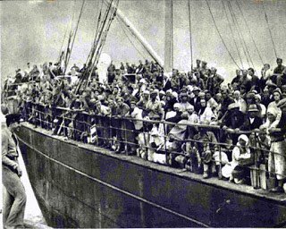 کشتی پناهجویان لهستانی در بندرانزلی+عکس