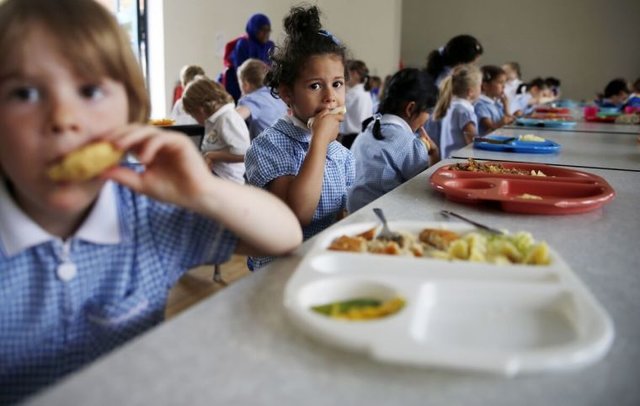 محرومیت یک میلیون کودک فقیر انگلیسی از تغذیه رایگانِ مدارس