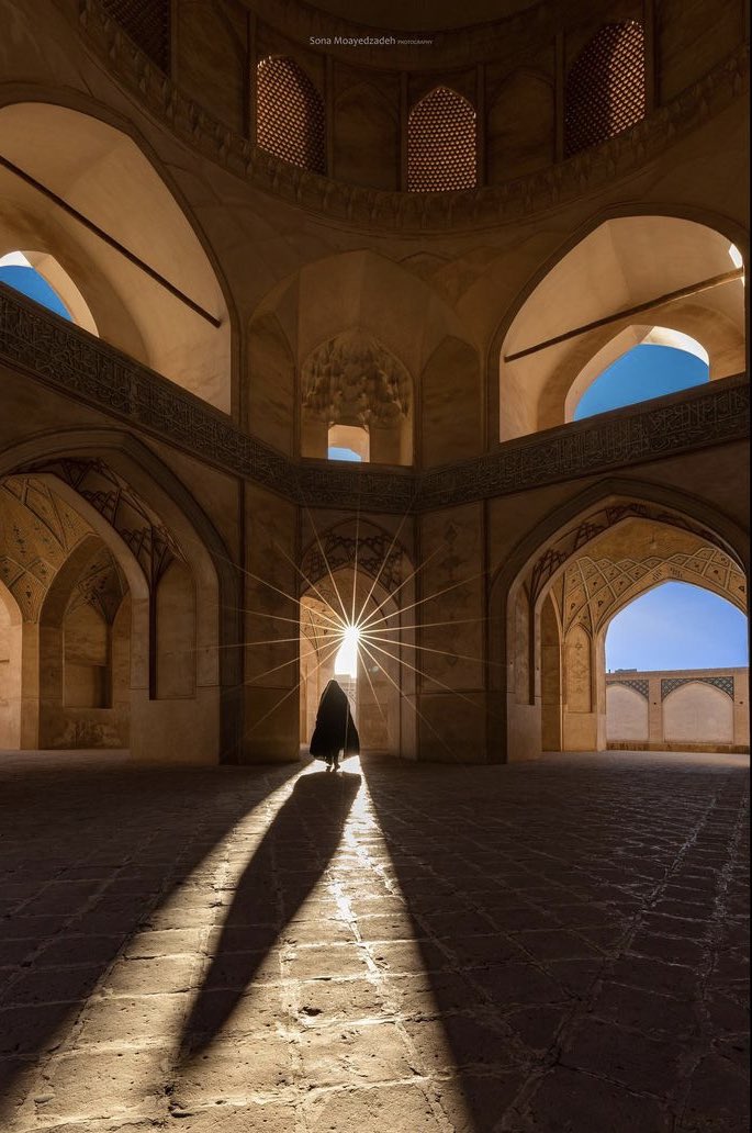 طلوع آفتاب در مسجد آقابزرگ کاشان+عکس