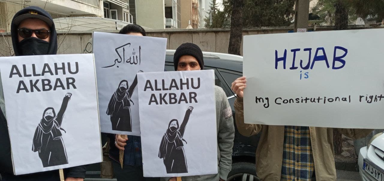  دانشجویان دانشگاه تهران در مقابل سفارت هند تجمع کردند
