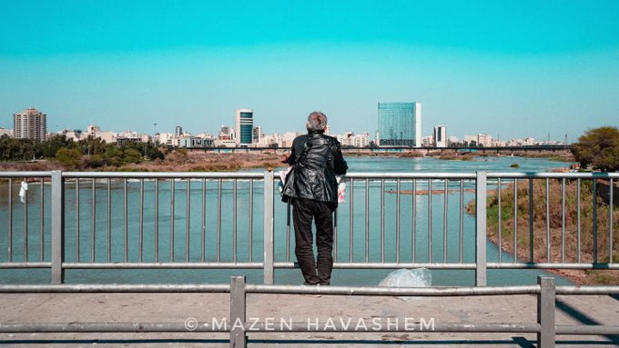 مرد تنها روی پل اهواز+عکس