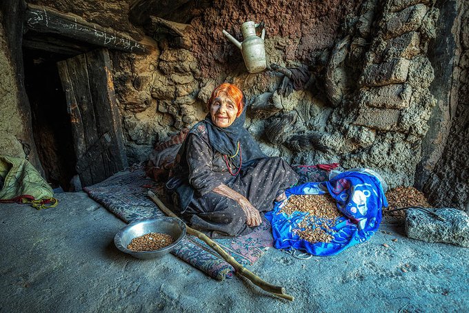 تصویر زیبا از یک مادربزرگ مهربان+عکس