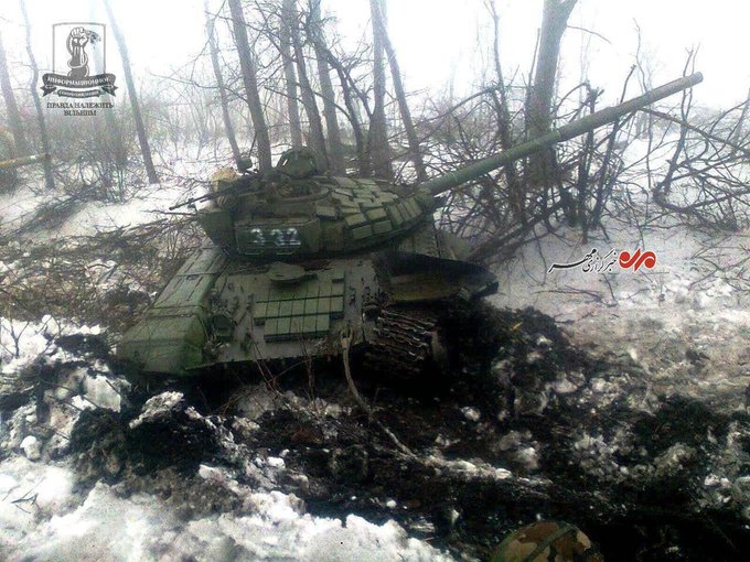 تانک نظامی منهدم شده منتسب به نیروهای روسیه+عکس