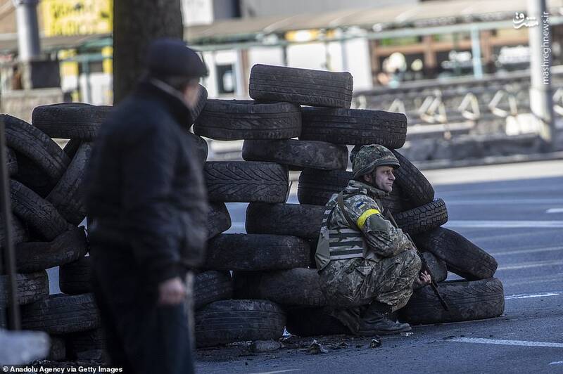سربازان ارتش اوکراین با لاستیک سنگر ساختند+عکس
