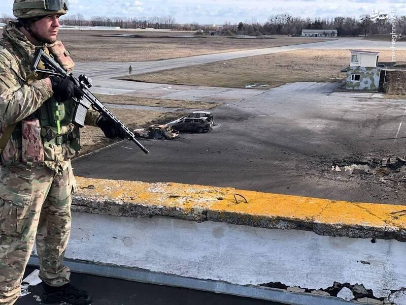 سربازان اوکراینی مستقر در فرودگاه نزدیک کیف+عکس | ثریانت