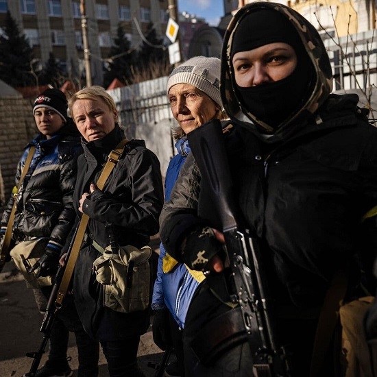 زنان اوکراینی دست به اسلحه شدند+عکس