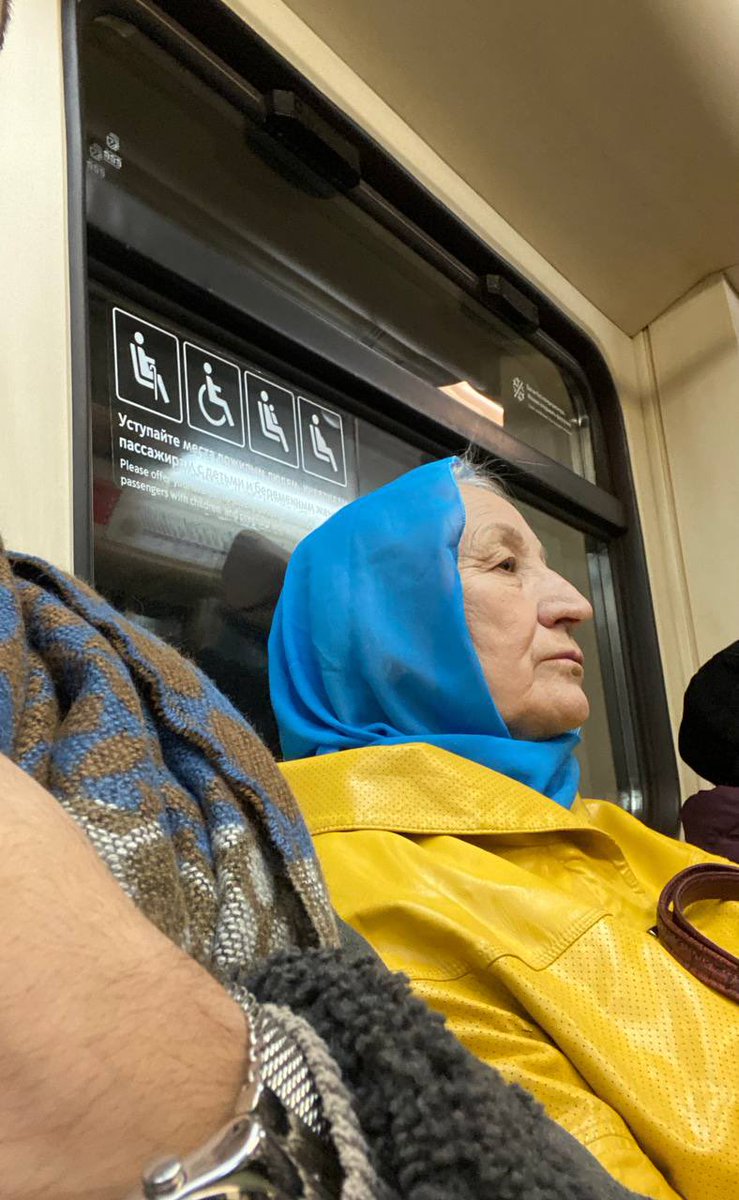 اعتراض متفاوت یک زن در متروی روسیه +عکس