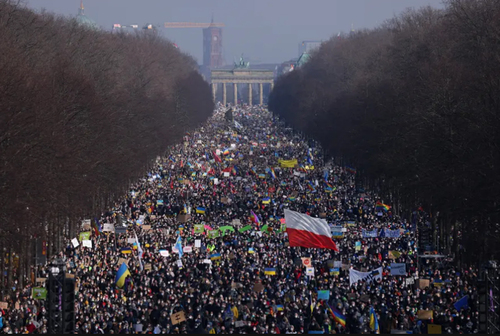 تظاهرات باشکوه ضدجنگ در برلین آلمان+عکس