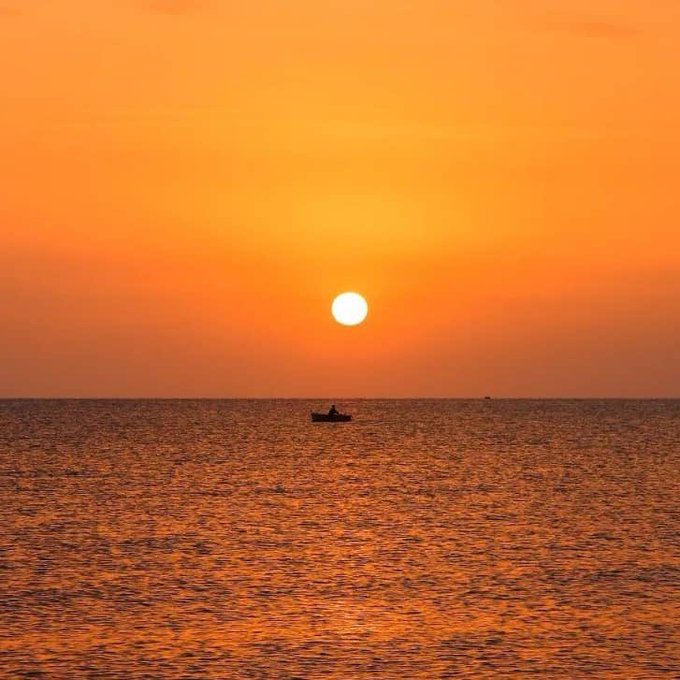 غروب آفتاب در ساحل دریای خزر +عکس