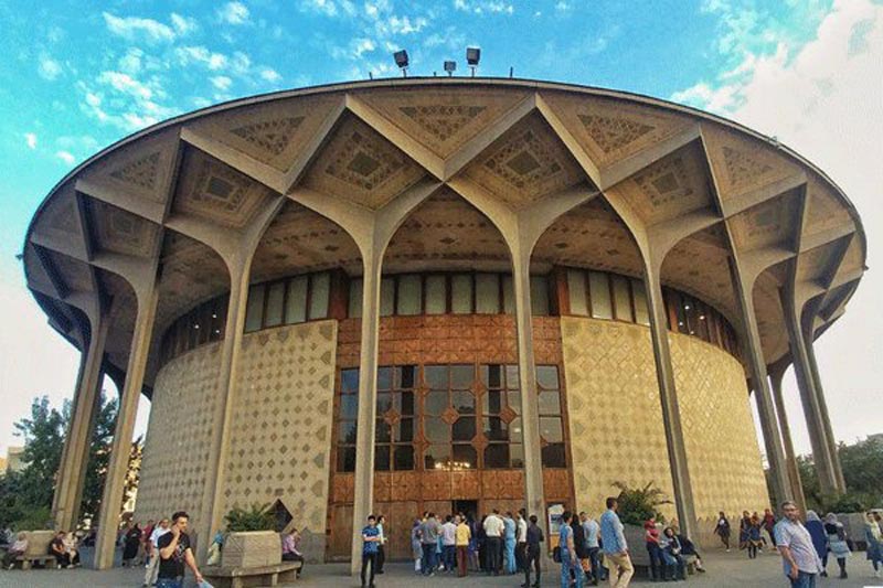 سقوط آقای بازیگر در چاه تئاتر شهر+عکس