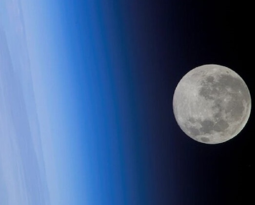 استفاده جالب ناسا از نور ماه برای ماهواره‌هایش