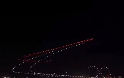 تصاویر دیدنی از رقص پهپادها در افتتاحیه ابرکارخانه تسلا