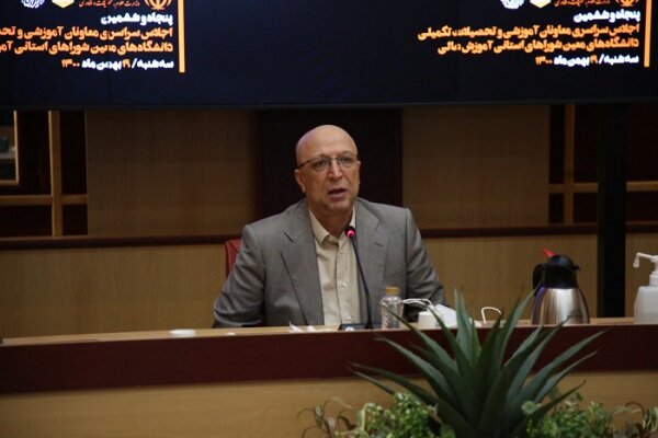 آیین نامه مدیریت آموزش عالی تغییر می کند/افزایش قدرت پارکهای علمی
