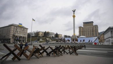 تجمع تعدادی از دانشجویان ایرانی در اوکراین مقابل مجلس