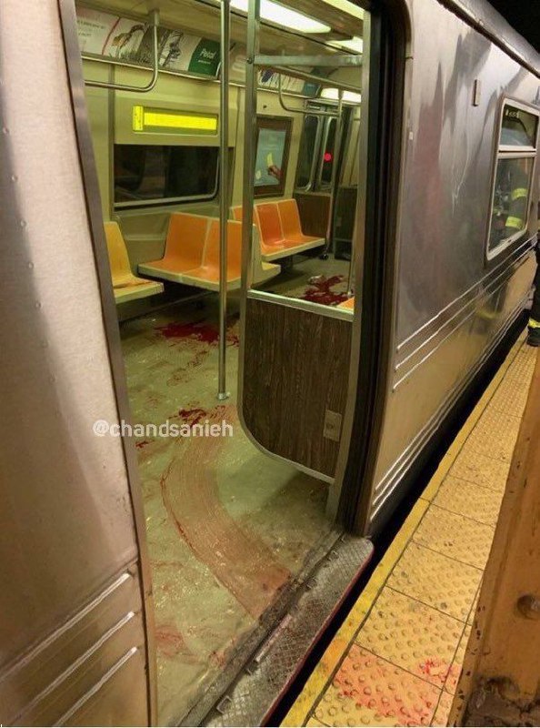 تیراندازی و رد خون در متروی نیویورک+عکس
