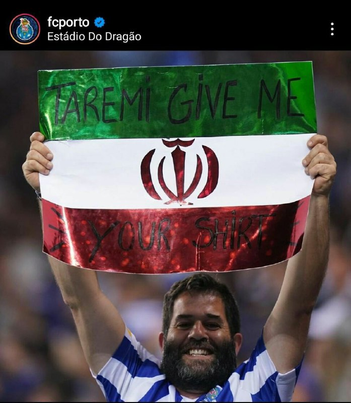 هوادار تیم پرتو با پرچم ایران در استادیوم+عکس