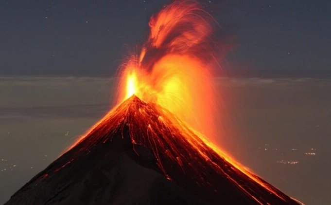 به چه دلیل گدازه‌های آتشفشانی داغ هستند؟