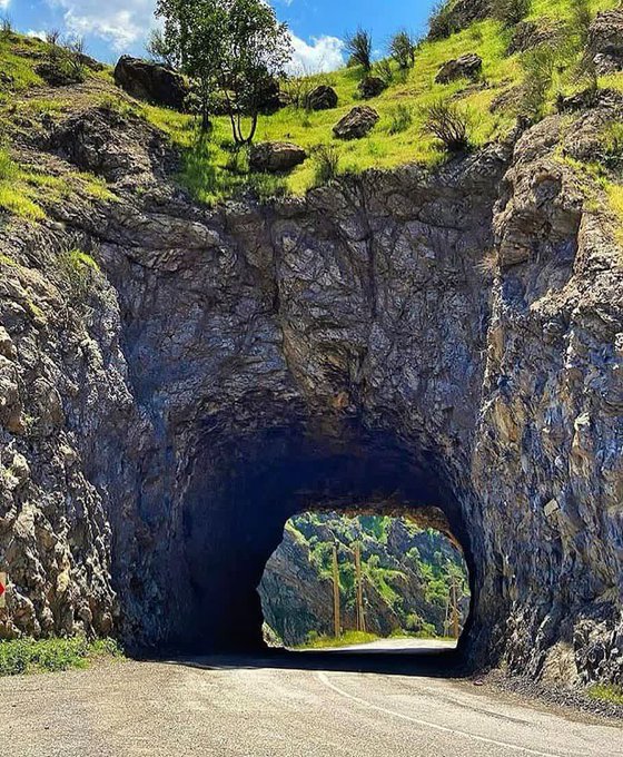 تونل سنگی در جاده نوسوده به پاوه+عکس