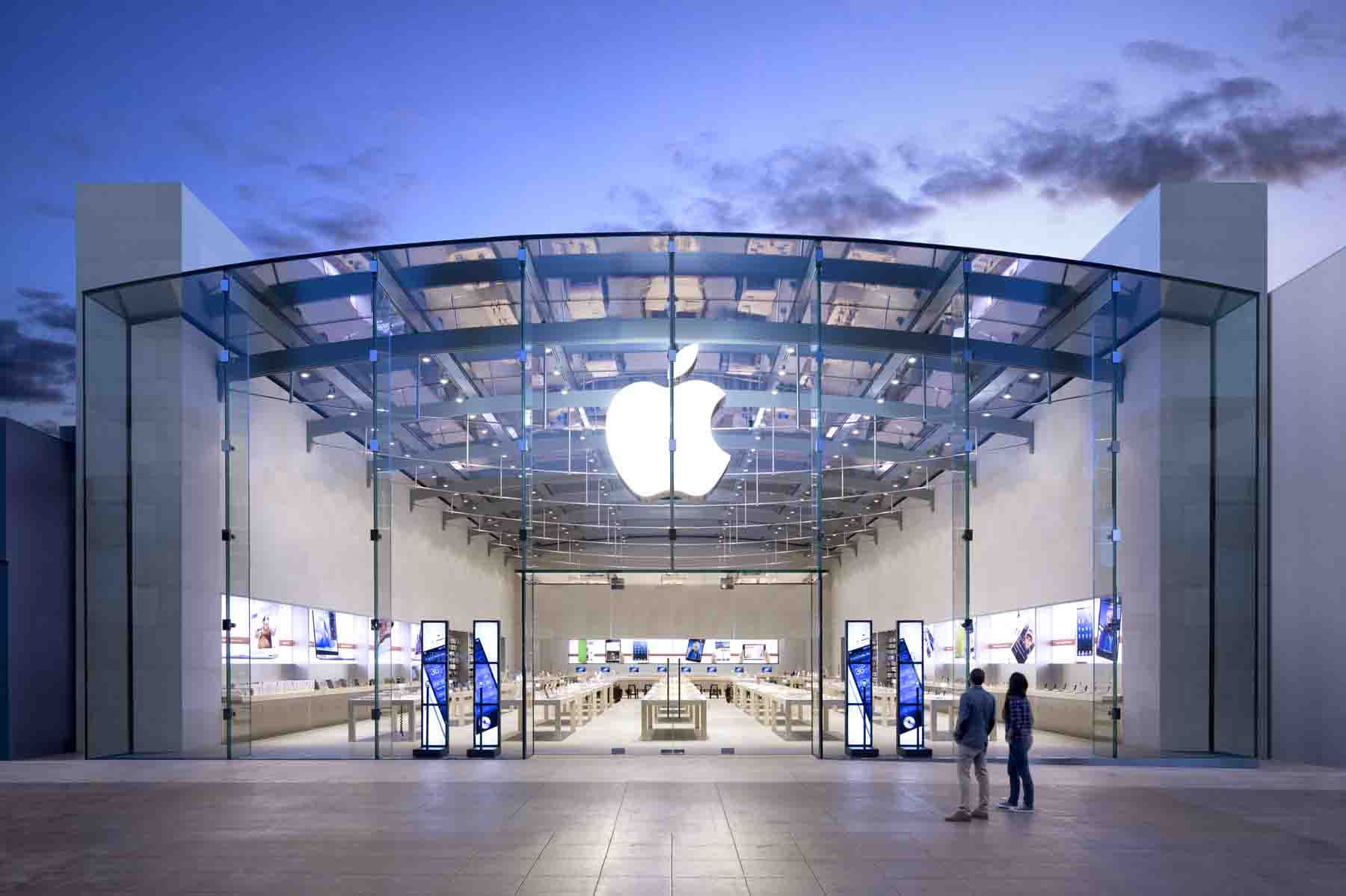 چرا فروشگاه اپل غمگین‌ترین کارمندان دنیا را دارد؟