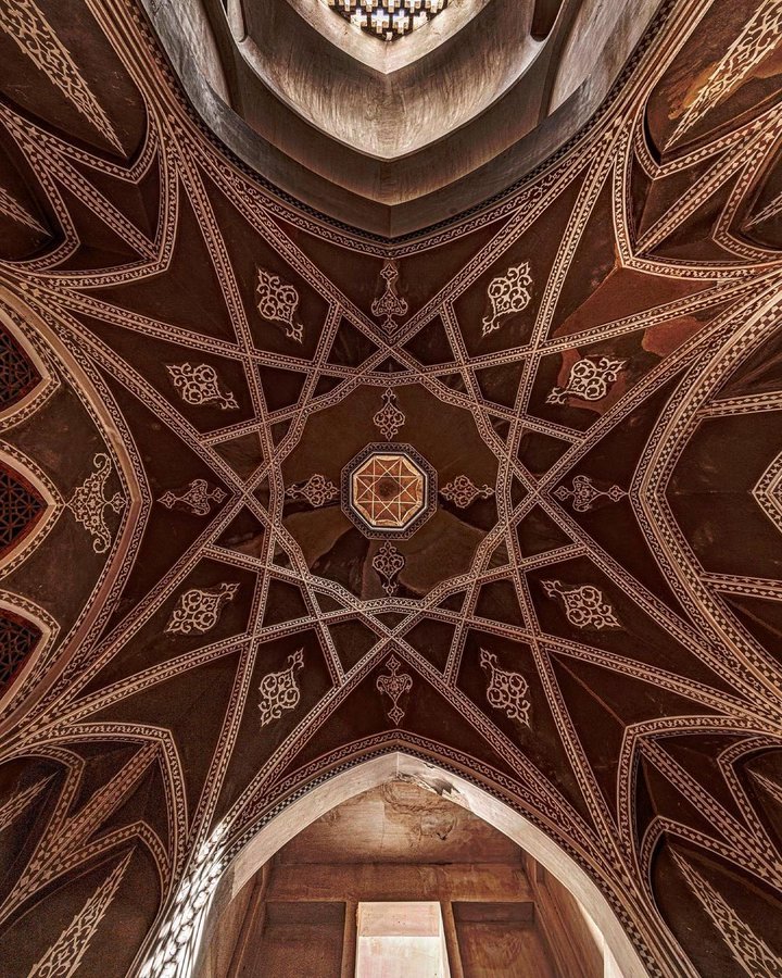نقوش زیبای سقف خانه عباسیان در کاشان+عکس