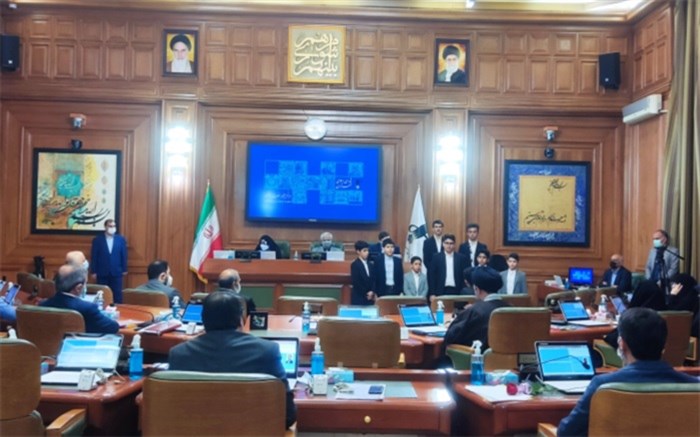 دانش‌آموزان، جلسه شورای شهر تهران را آغاز کردند