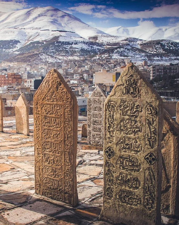 گورستان تاریخی شرف‌الملک سنندج+عکس