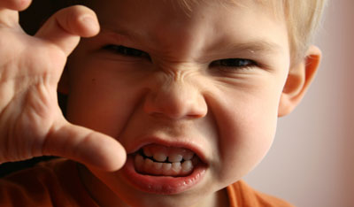 چگونه مهارت کنترل خشم را به کودکم بیاموزم؟