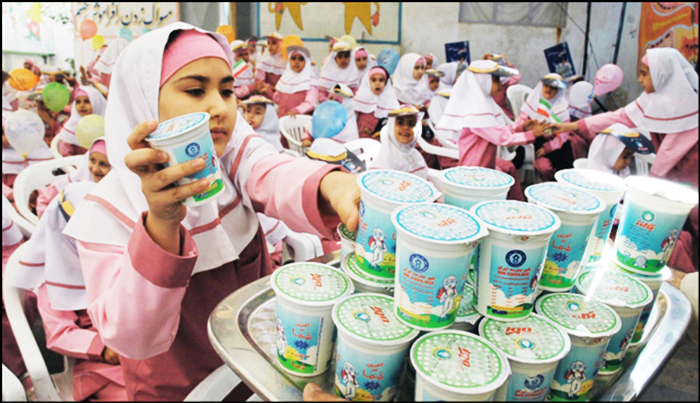 اجرای طرح تغذیه رایگان دانش‌آموزان با اولویت دانش‌آموزان دختر