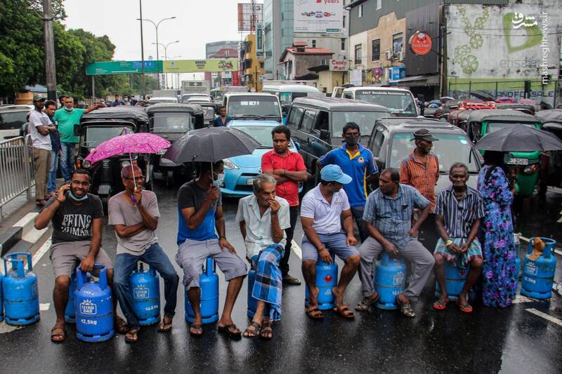 اعتراض مردم به کبود گاز مایع در سریلانکا+عکس