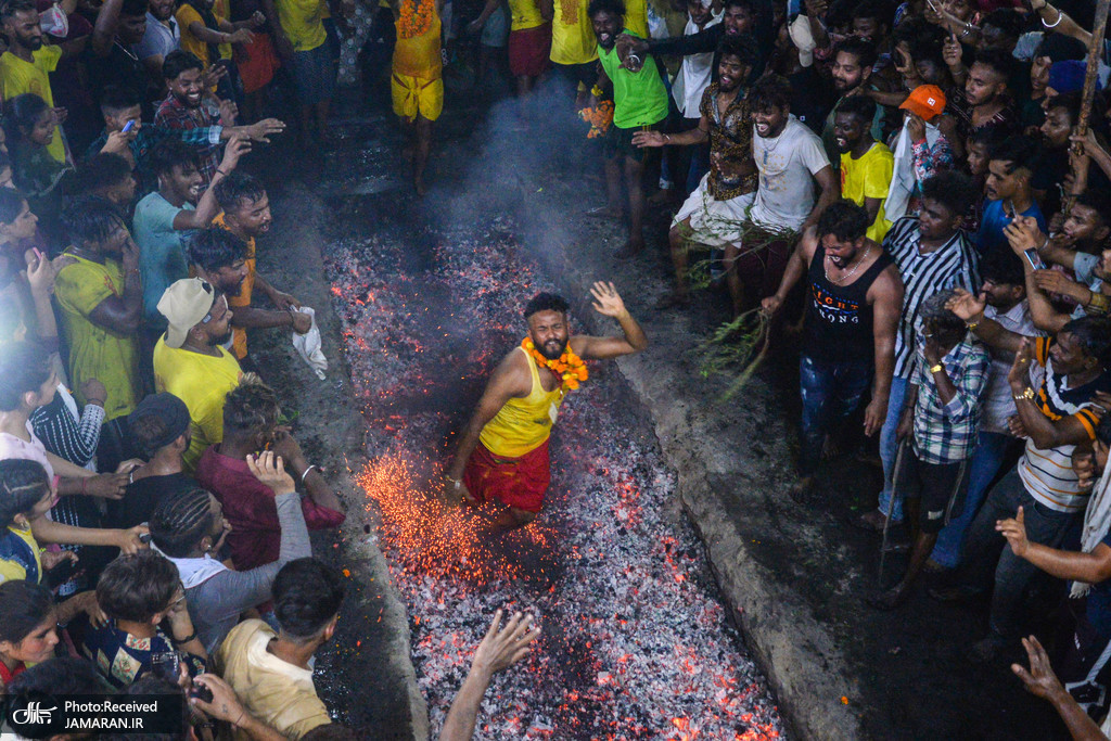 راه رفتن هندی‌ها روی آتش+عکس